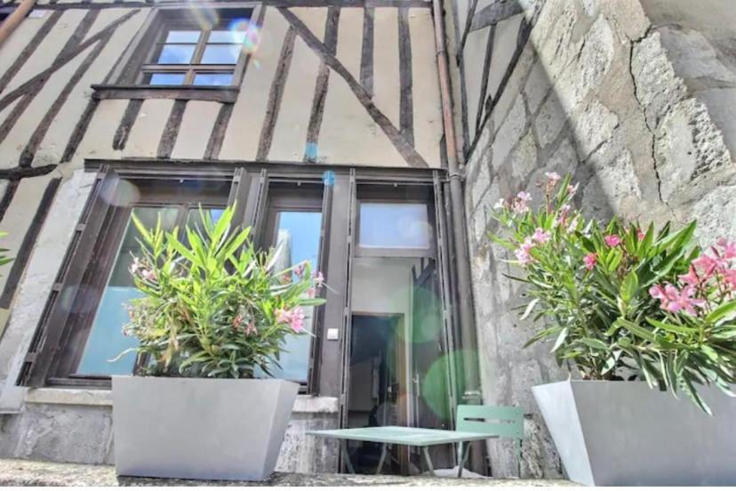 Le Backstage Apartment Bourges Exterior photo